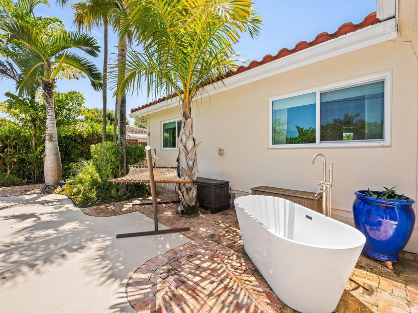 Tastefully updated 3/2 residence on a quiet, walkable street in - photo 18