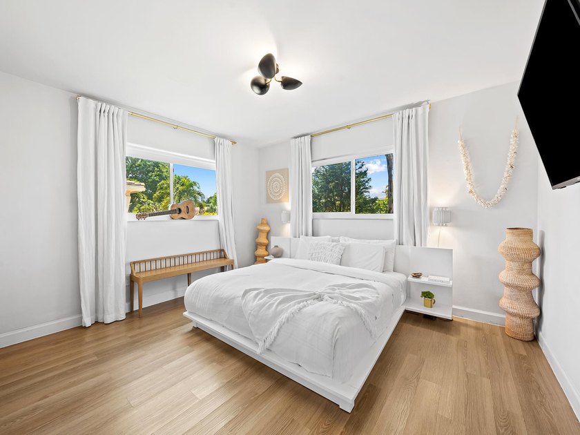 Tastefully updated 3/2 residence on a quiet, walkable street in - photo 20