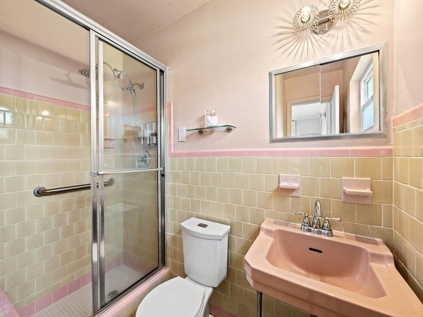 Tastefully updated 3/2 residence on a quiet, walkable street in - photo 22