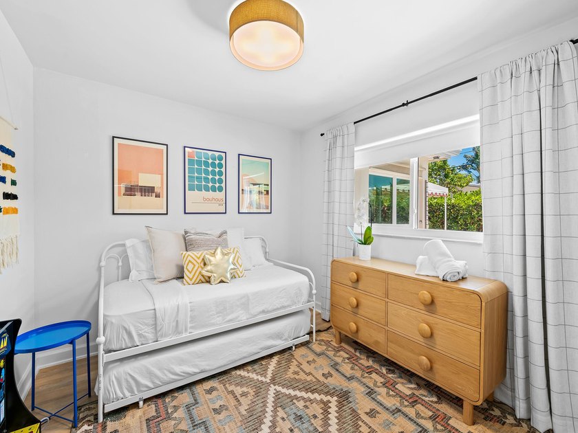 Tastefully updated 3/2 residence on a quiet, walkable street in - photo 25