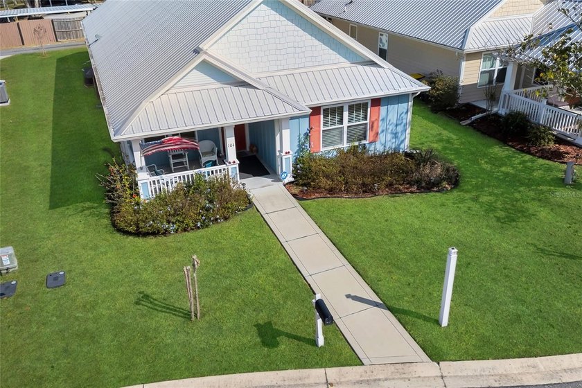 Welcome to this beautifully maintained 3-bedroom, 2-bath home in - photo 5