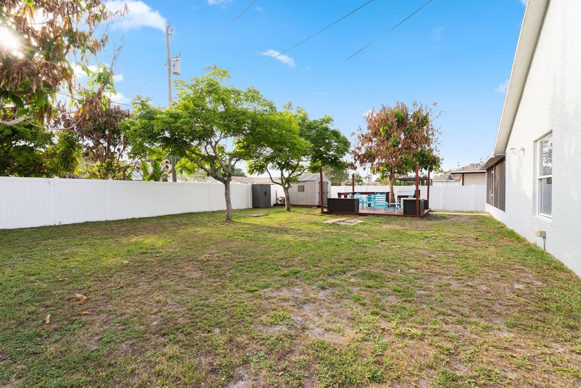 This beautiful, well loved 3 bed + office CBS home offers the - photo 29