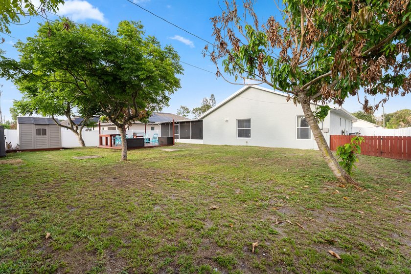 This beautiful, well loved 3 bed + office CBS home offers the - photo 32