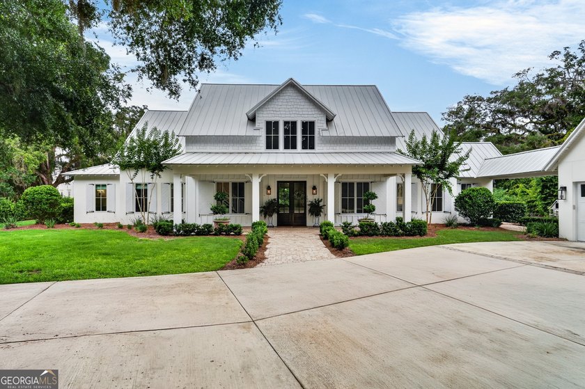 HOMES IN THIS EXCLUSIVE GATED NEIGHBORHOOD RARELY COME TO MARKET - photo 3