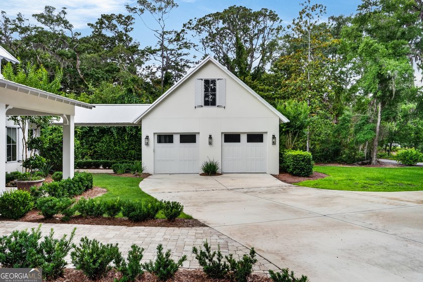 HOMES IN THIS EXCLUSIVE GATED NEIGHBORHOOD RARELY COME TO MARKET - photo 5