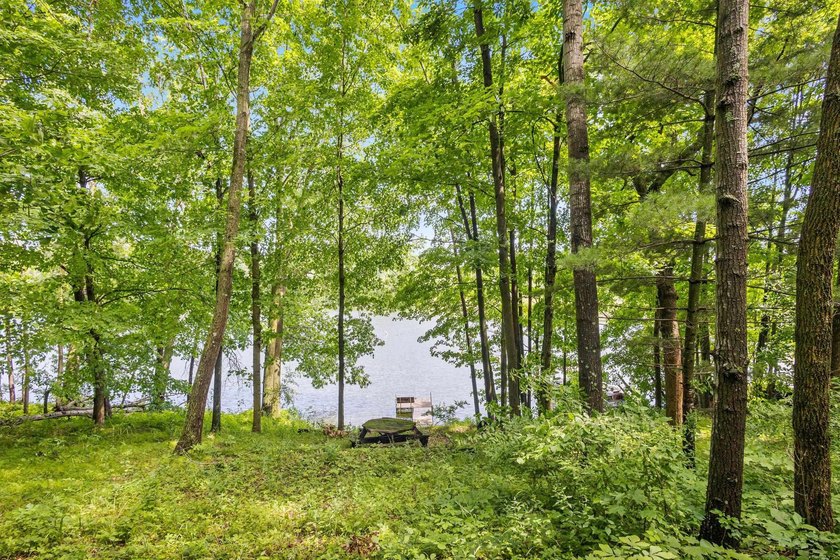 There's a particular kind of quiet that settles in on Lake - photo 44