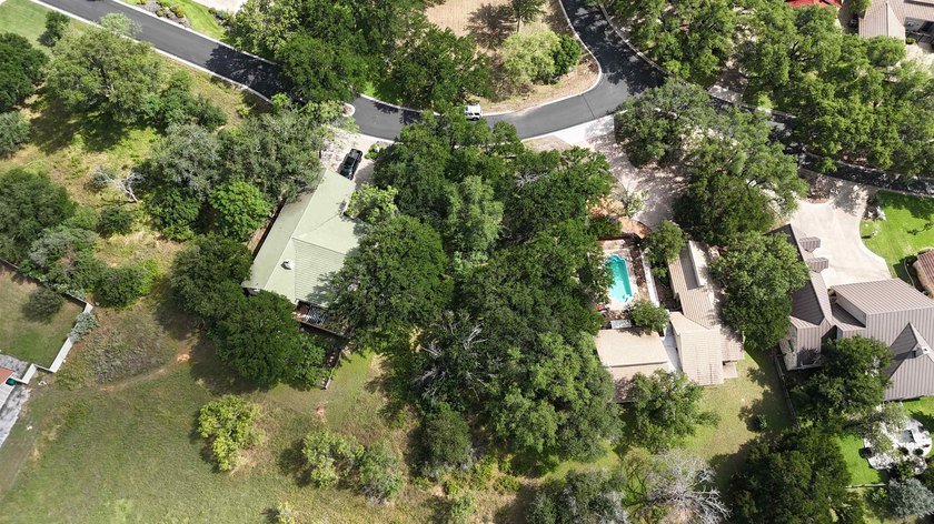 Tucked into the heart of Horseshoe Bay, this exceptional - photo 7