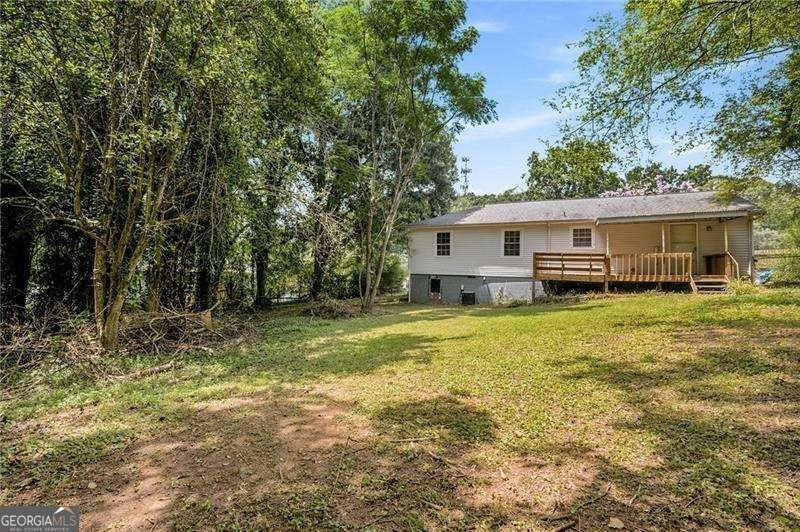 Nestled in a quiet small neighborhood, this timeless 1960 - photo 27
