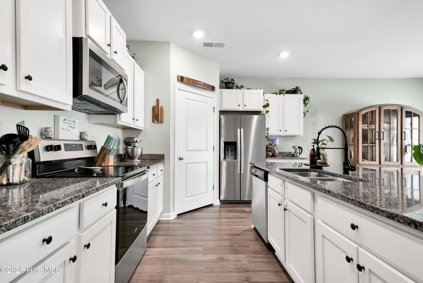 $5,000 TOWARD BUYER CLOSING COST + 2-10 HOME WARRANTY INCLUDED! - photo 11