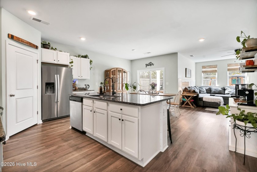 $5,000 TOWARD BUYER CLOSING COST + 2-10 HOME WARRANTY INCLUDED! - photo 16