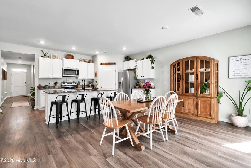 $5,000 TOWARD BUYER CLOSING COST + 2-10 HOME WARRANTY INCLUDED! - photo 17