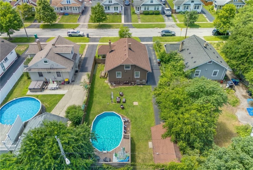 Welcome home to this charming 4-bedroom bungalow, where comfort - photo 21