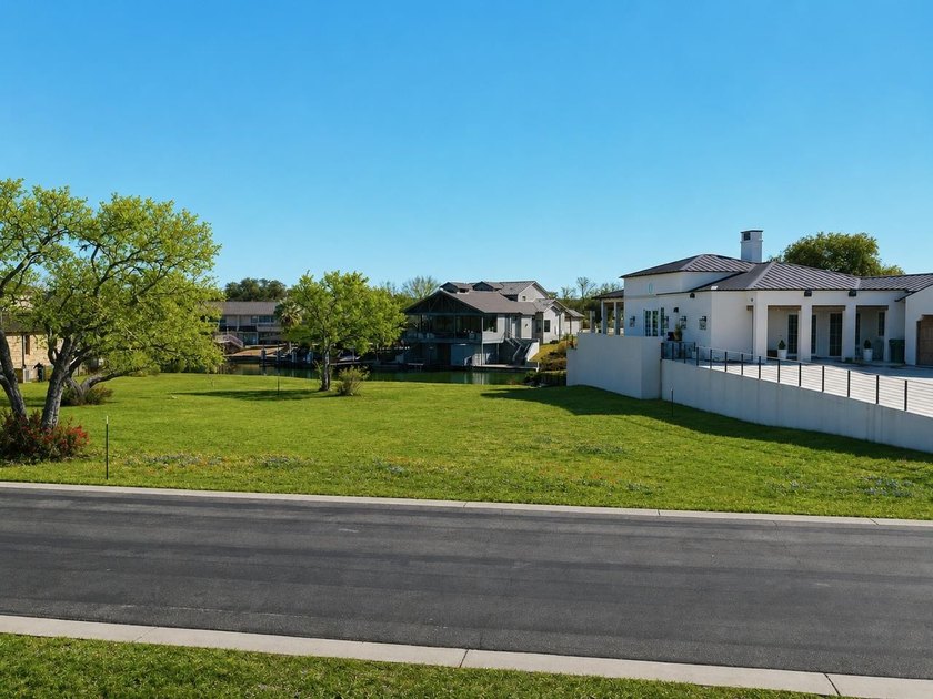 Waterfront lot to Lake LBJ on a quiet cove with open-water views - photo 3