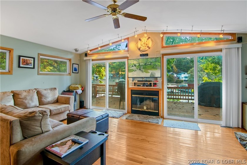 Looking for a 2-bedroom home in Lake Ozark sitting directly on - photo 11