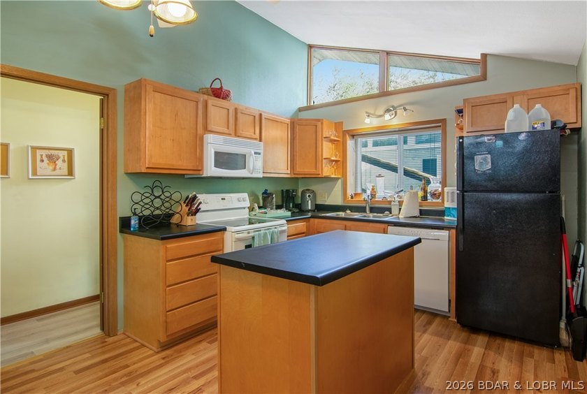 Looking for a 2-bedroom home in Lake Ozark sitting directly on - photo 21