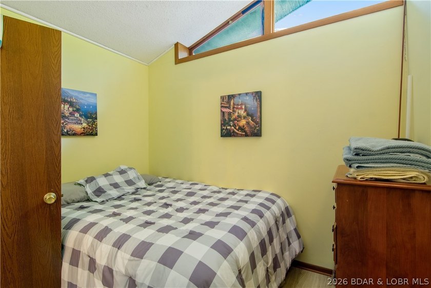 Looking for a 2-bedroom home in Lake Ozark sitting directly on - photo 29