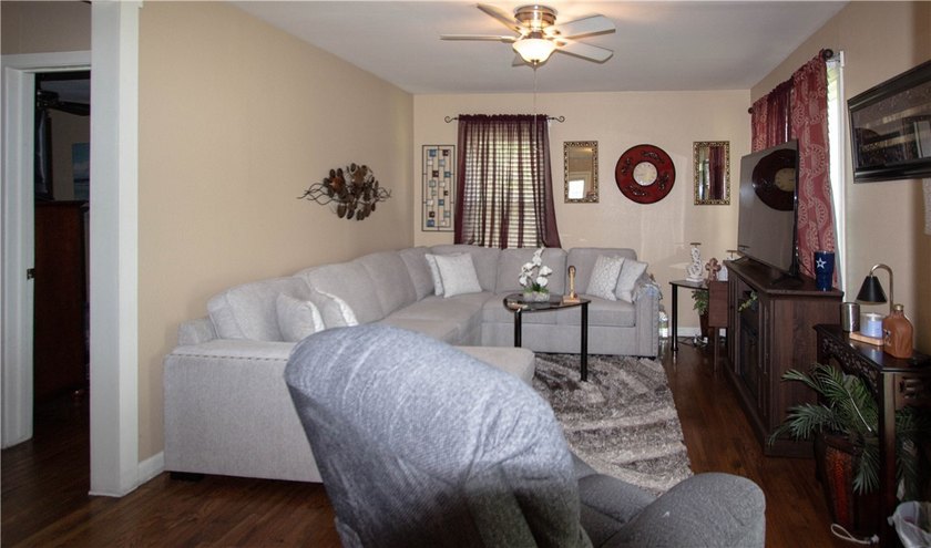 Welcome home to this charming 2-bedroom, 1-bath, detached 1-car - photo 4