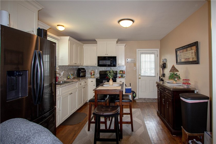 Welcome home to this charming 2-bedroom, 1-bath, detached 1-car - photo 8