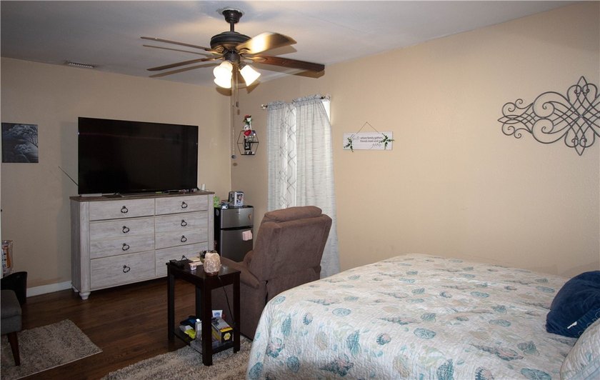 Welcome home to this charming 2-bedroom, 1-bath, detached 1-car - photo 9