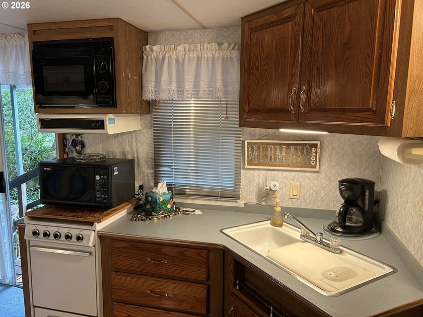 Cozy and well-loved travel trailer in Coast Villagee enjoy all - photo 15