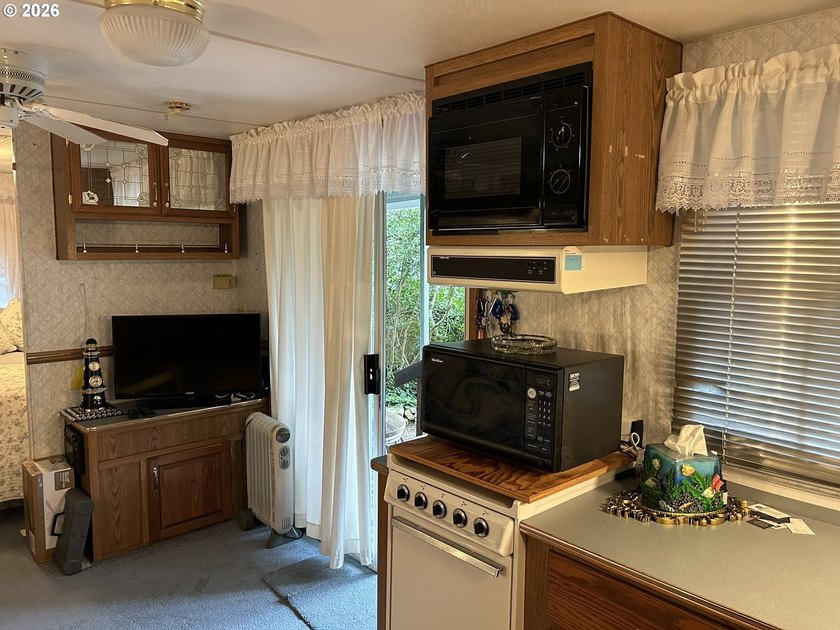 Cozy and well-loved travel trailer in Coast Villagee enjoy all - photo 16