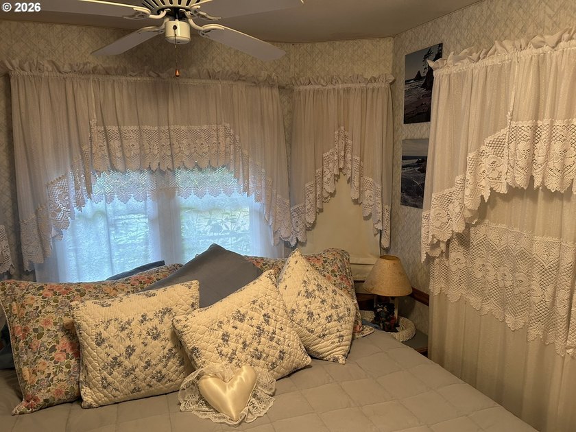 Cozy and well-loved travel trailer in Coast Villagee enjoy all - photo 19