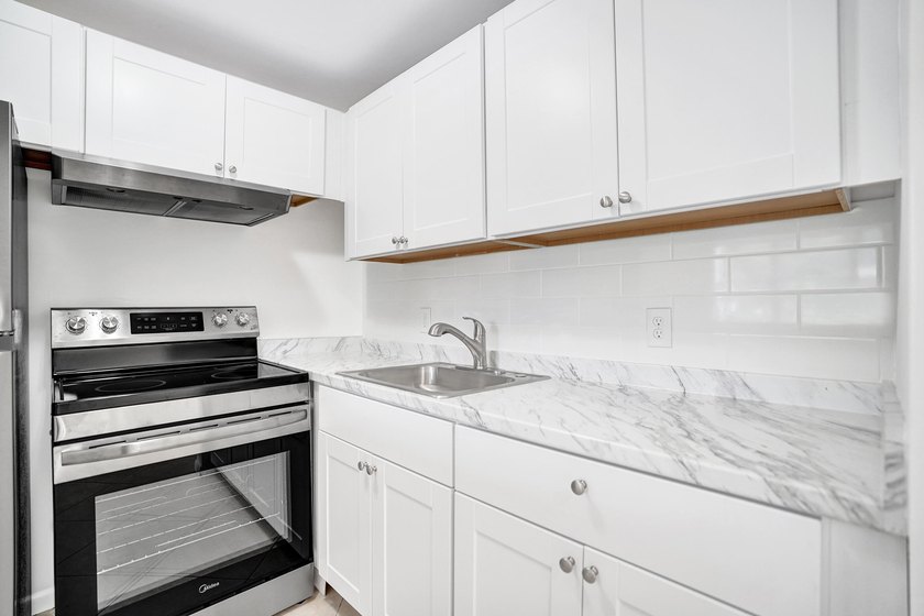 Charming Updated 1-BR/1-BA First-Floor Unit - Just 3.3 Miles to - photo 13