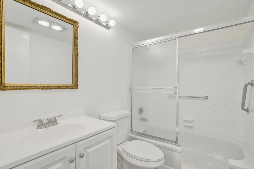Charming Updated 1-BR/1-BA First-Floor Unit - Just 3.3 Miles to - photo 14