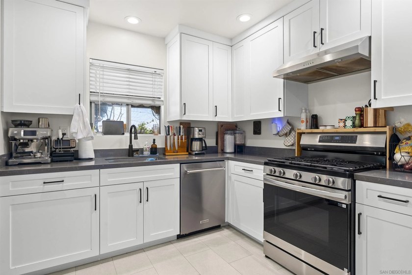 This is a duplex. Located just 2 blocks from Azalea Park (north) - photo 14