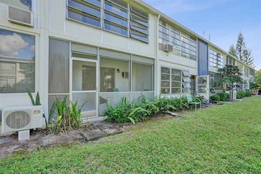 Charming Updated 1-BR/1-BA First-Floor Unit - Just 3.3 Miles to - photo 22