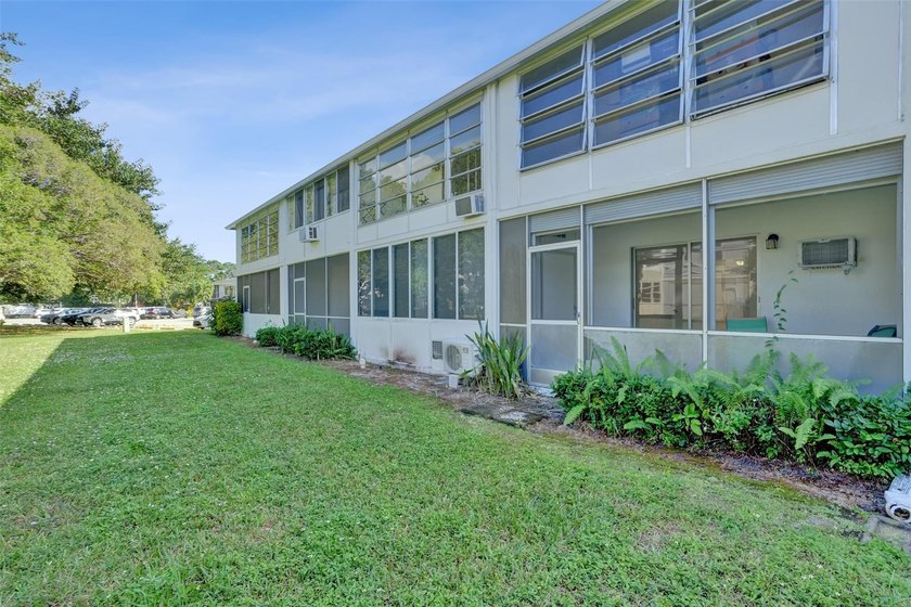 Charming Updated 1-BR/1-BA First-Floor Unit - Just 3.3 Miles to - photo 23