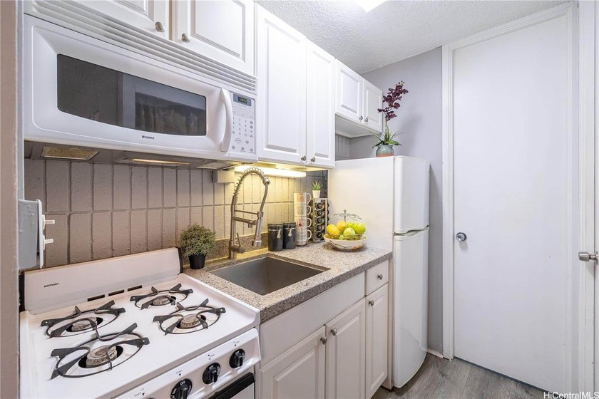 Convenient urban living in the heart of Waikiki, offered at an - photo 5