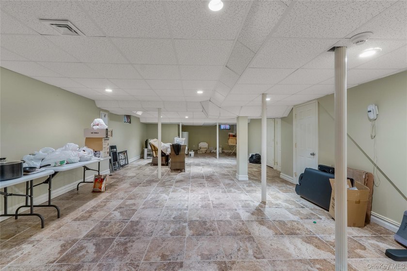 Bright and spacious Colonial, impeccably maintained and - photo 33