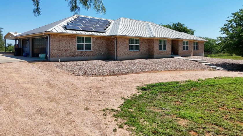 5.92 Acres with large custom home, in-ground pool, guest house - photo 6