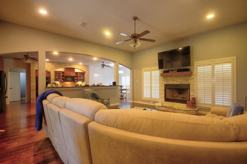 5.92 Acres with large custom home, in-ground pool, guest house - photo 9
