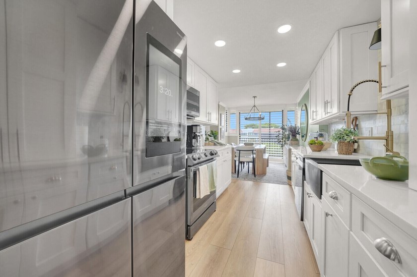 Welcome to this beautifully renovated 2 bedroom, 2 bathroom - photo 13