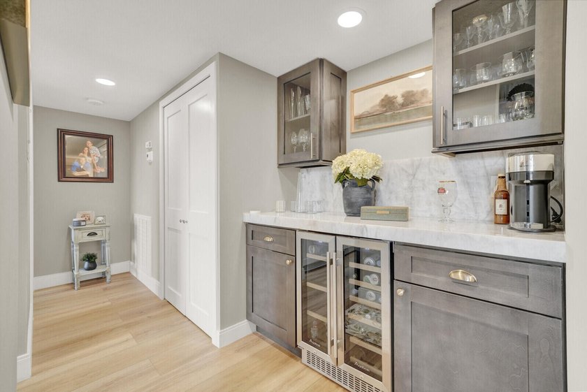 Welcome to this beautifully renovated 2 bedroom, 2 bathroom - photo 17