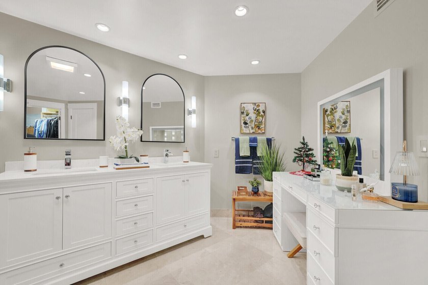 Welcome to this beautifully renovated 2 bedroom, 2 bathroom - photo 20