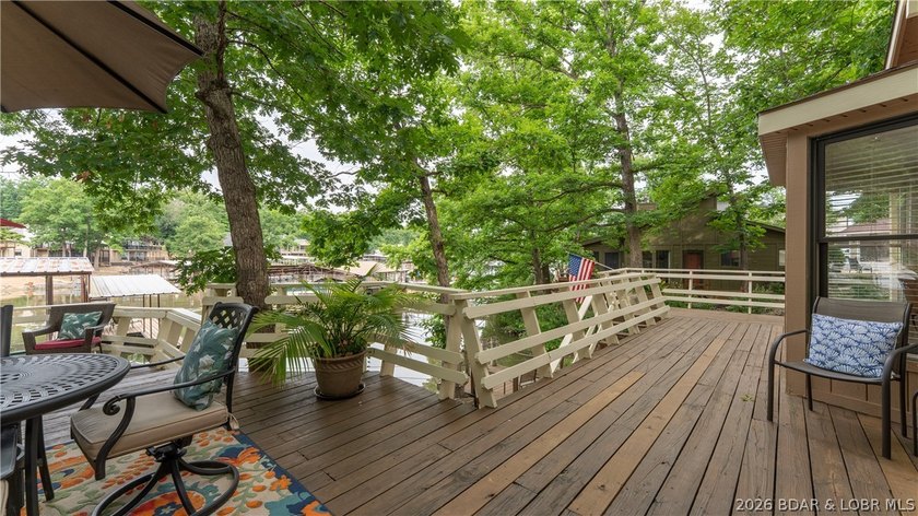 Professionally remodeled to perfection, this gorgeous Lake Ozark - photo 25