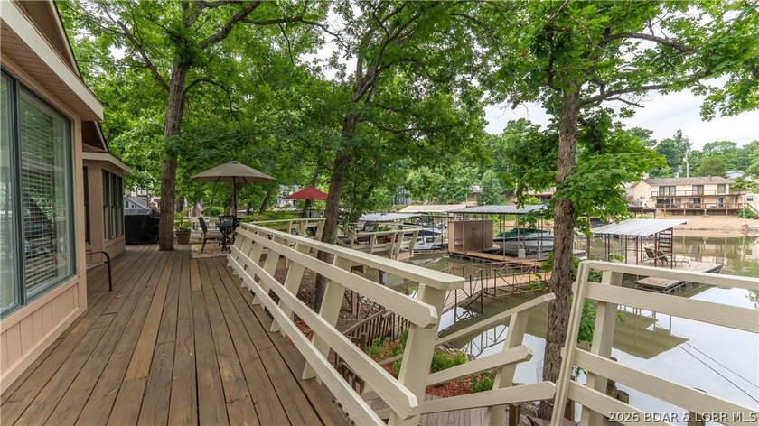 Professionally remodeled to perfection, this gorgeous Lake Ozark - photo 27