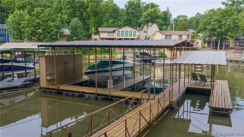Professionally remodeled to perfection, this gorgeous Lake Ozark - photo 31