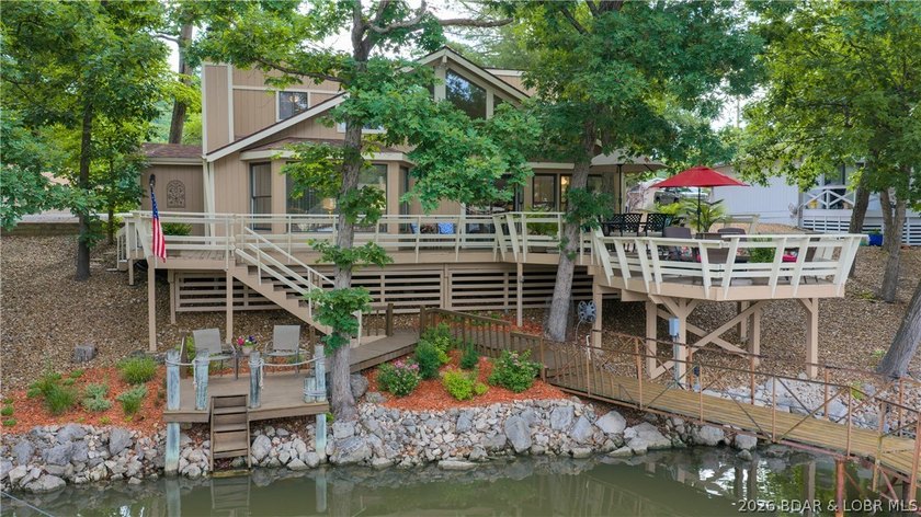 Professionally remodeled to perfection, this gorgeous Lake Ozark - photo 33