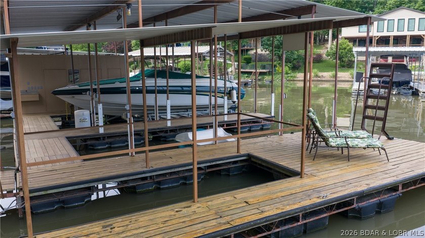 Professionally remodeled to perfection, this gorgeous Lake Ozark - photo 34