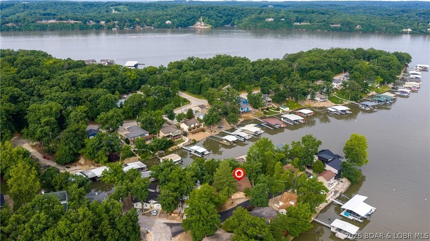 Professionally remodeled to perfection, this gorgeous Lake Ozark - photo 38