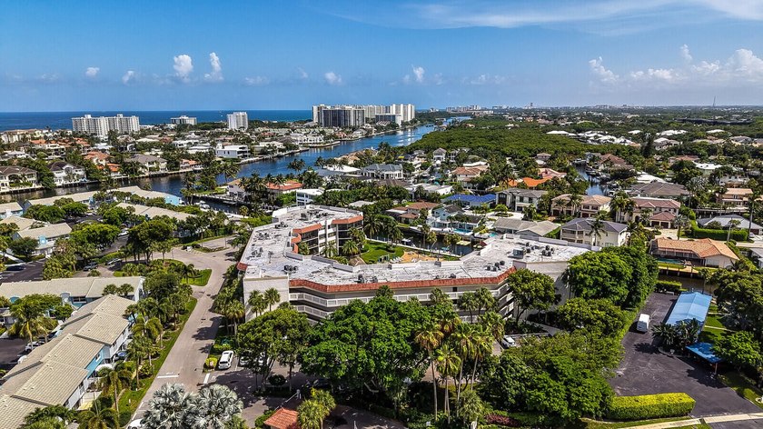 Welcome to this beautifully renovated 2 bedroom, 2 bathroom - photo 45