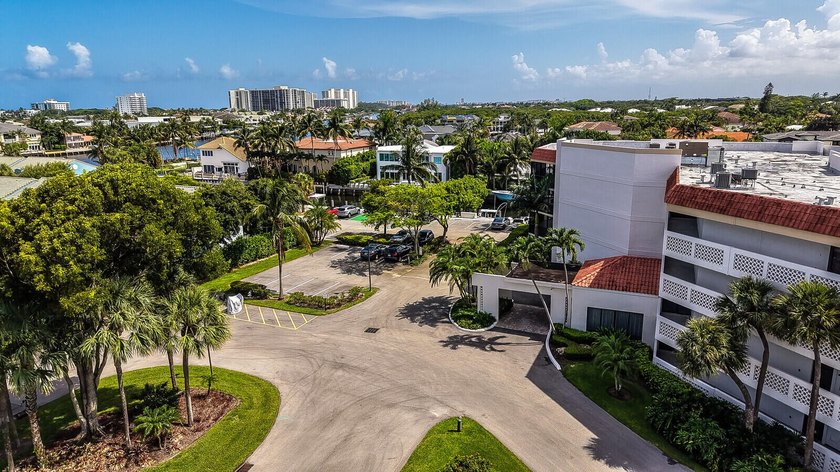 Welcome to this beautifully renovated 2 bedroom, 2 bathroom - photo 47