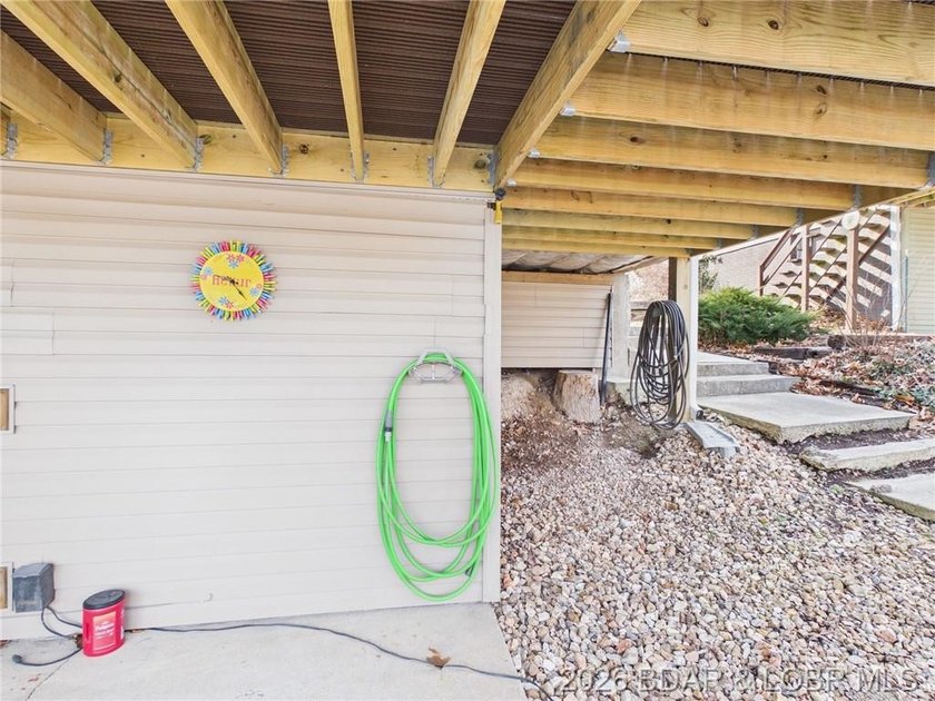 Enjoy lake living in this beautifully updated second-tier home - photo 26