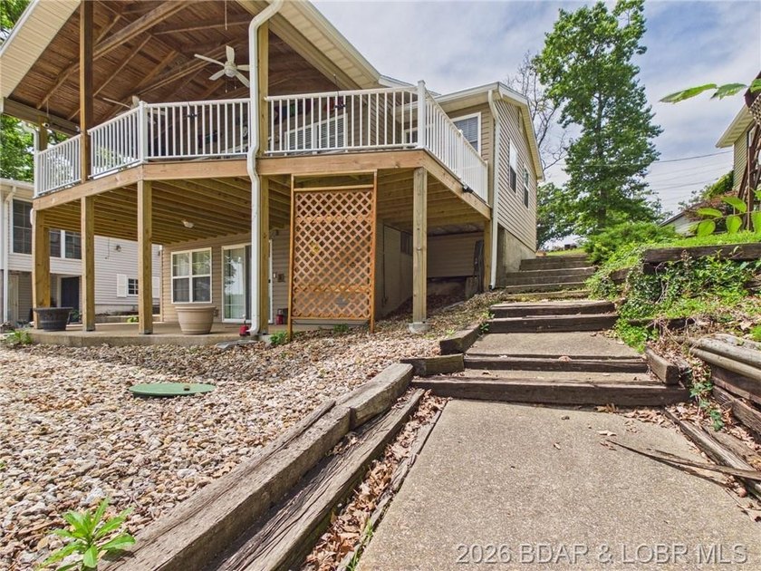 Enjoy lake living in this beautifully updated second-tier home - photo 28