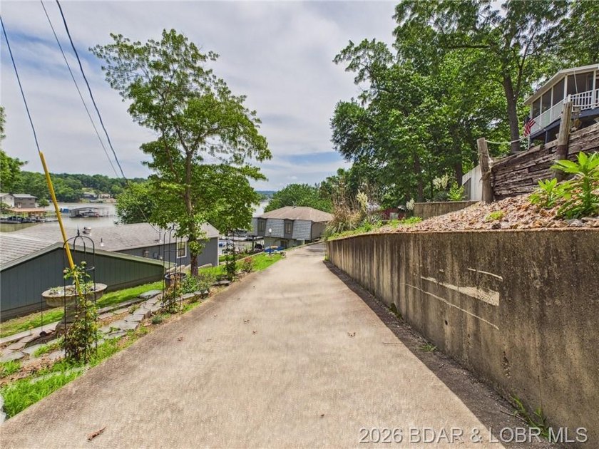 Enjoy lake living in this beautifully updated second-tier home - photo 29