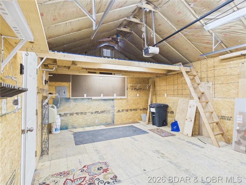 Enjoy lake living in this beautifully updated second-tier home - photo 35